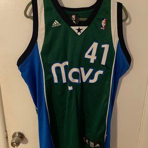 Dirk Nowitzki Mavs Jersey